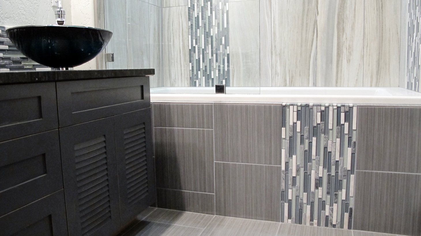 Contemporary modern stylish bathroom guest bath modern vanity vessel sink blue aqua iridescent Flow linear tile porcelain ceramic color body glass mosaics decorative border backsplash cabinets chrome shower tub Thompson Tile Cronin Blends S'tile Sky 