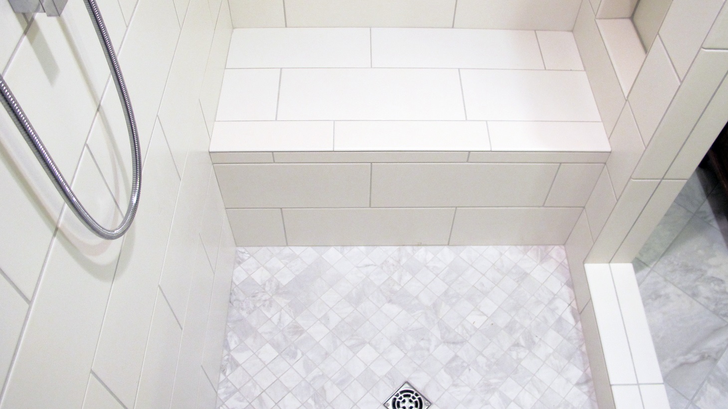 Steam shower bench mosaic pan drain subway white ceramic porcelain custom curb enclosed design tile marble mosaic mud floor walls 